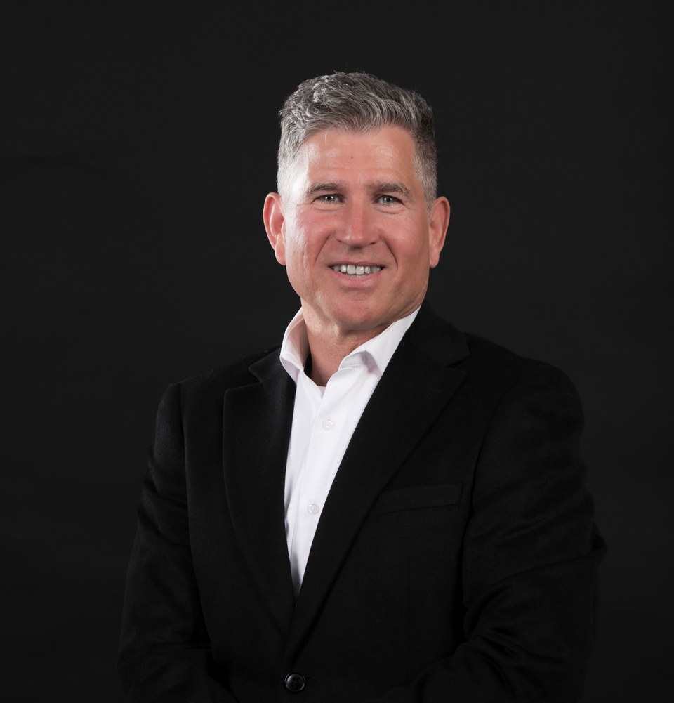 Professional portrait of Paul Endras